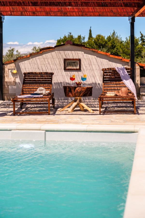Holiday Home Maslinada มิลนา ภายนอก รูปภาพ