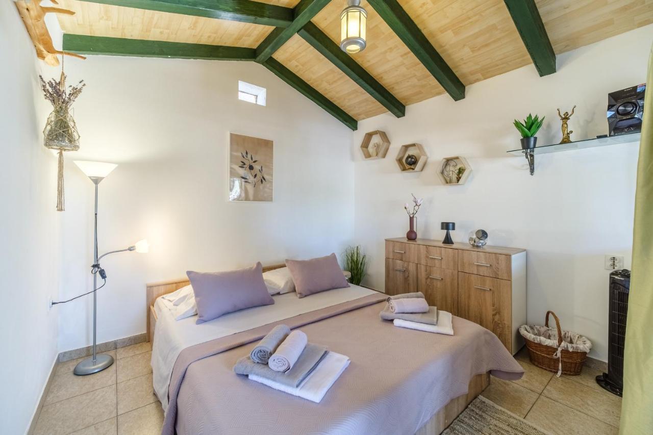 Holiday Home Maslinada มิลนา ภายนอก รูปภาพ