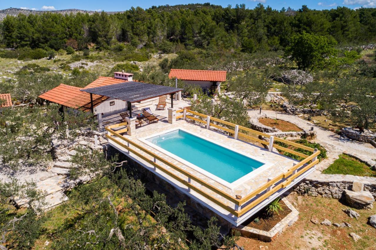 Holiday Home Maslinada มิลนา ภายนอก รูปภาพ