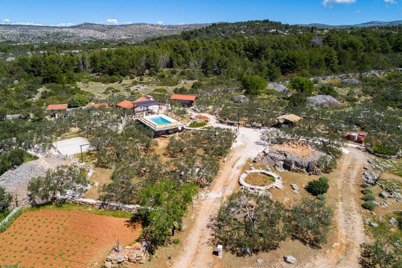 Holiday Home Maslinada มิลนา ภายนอก รูปภาพ
